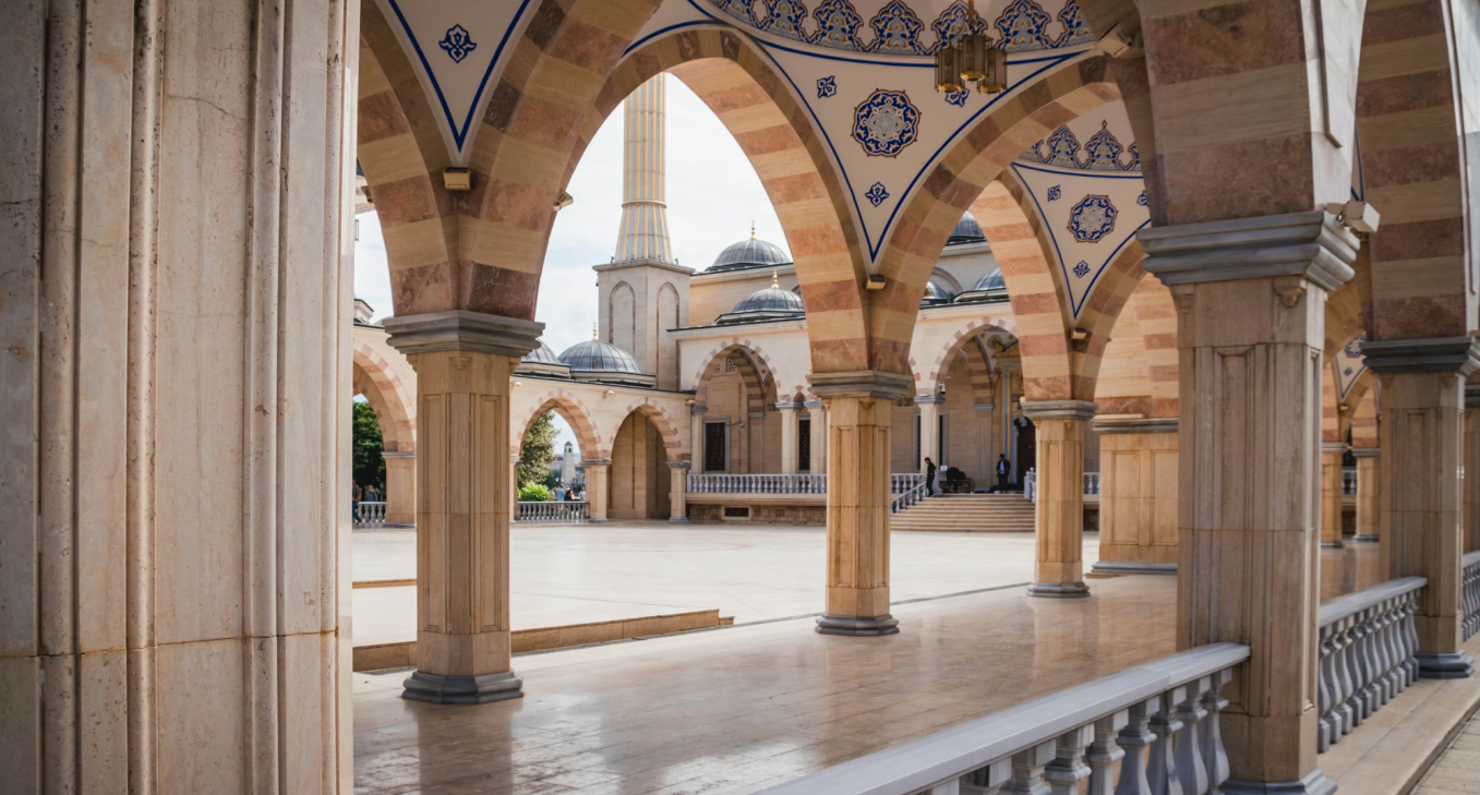 Halal Russia: Mosques, Halal Restaurants, and Muslim Districts of Moscow, St. Petersburg, and Kazan