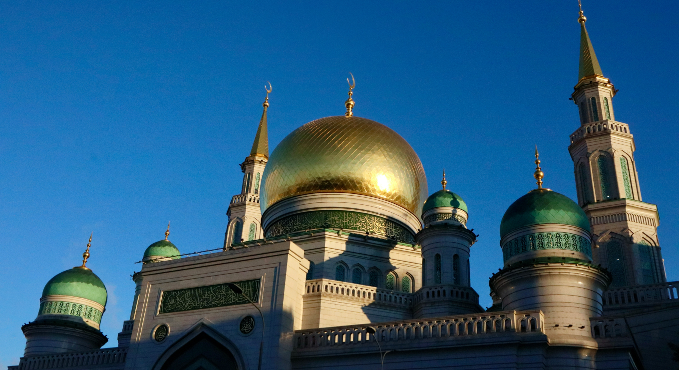 Halal Russia: Mosques, Halal Restaurants, and Muslim Districts of Moscow, St. Petersburg, and Kazan